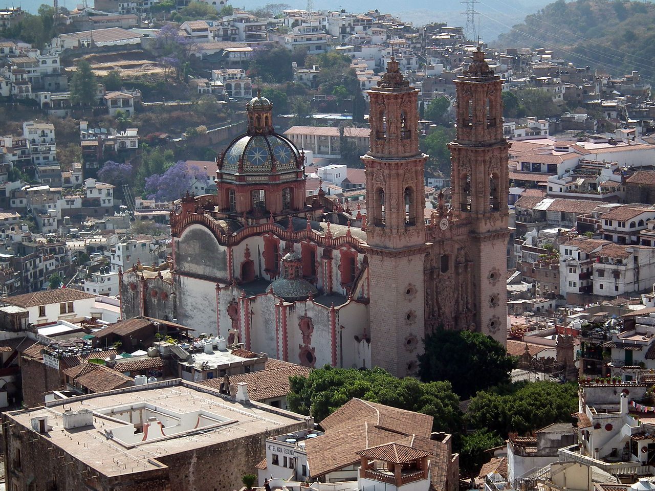 looking-down-on-the-historic-central-area-and-cathedral-of-the-colonial